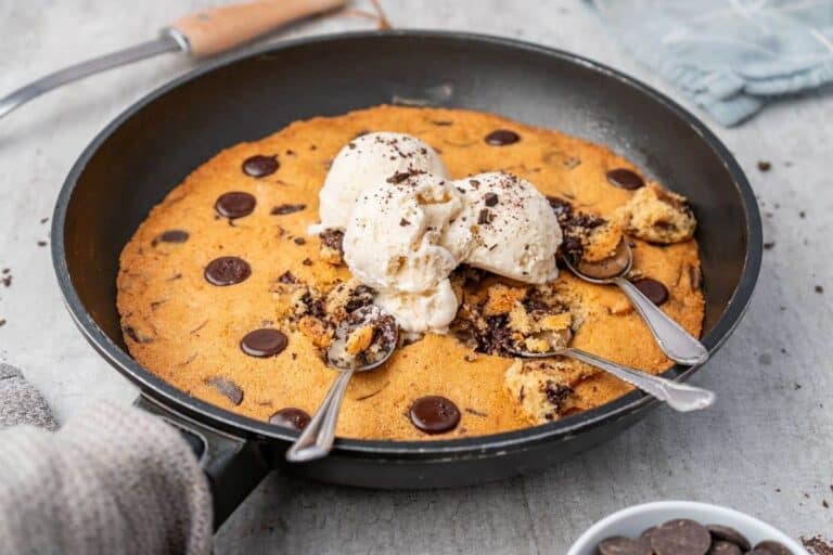 19 Cookie Recipes That Were Never Written Down and Still Make an Annual Holiday Appearance